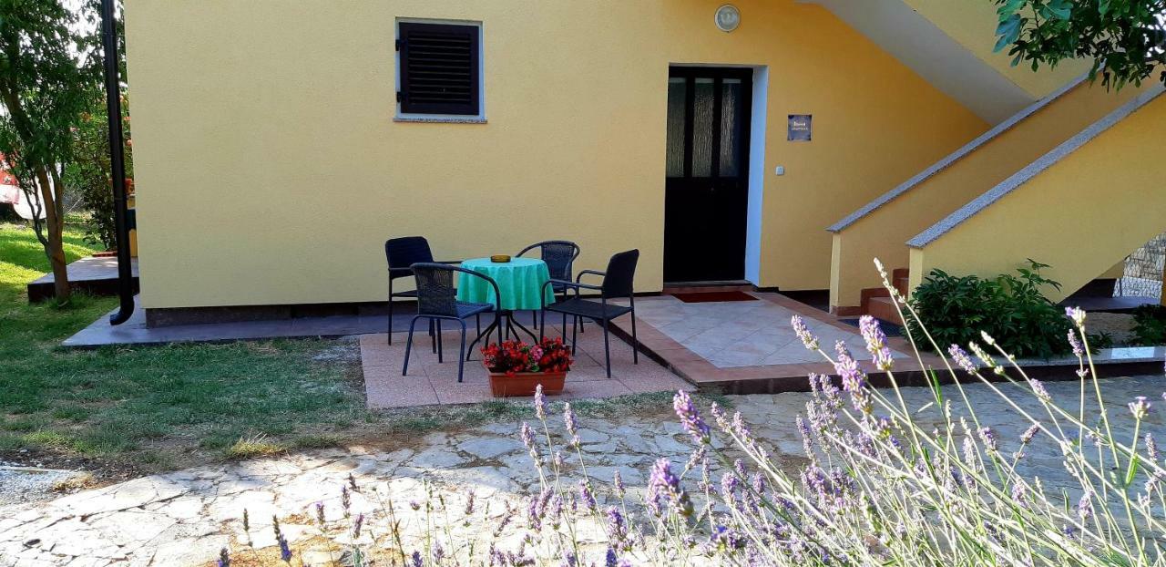 Vesna Apartment Pula Bagian luar foto