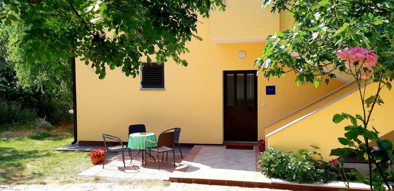 Vesna Apartment Pula Bagian luar foto